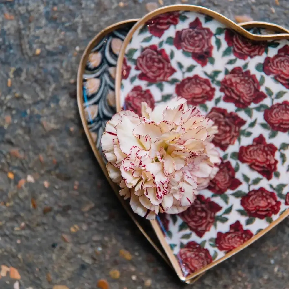 Boncoeurs - Rose - Enamelled Aluminum Tray, Heart