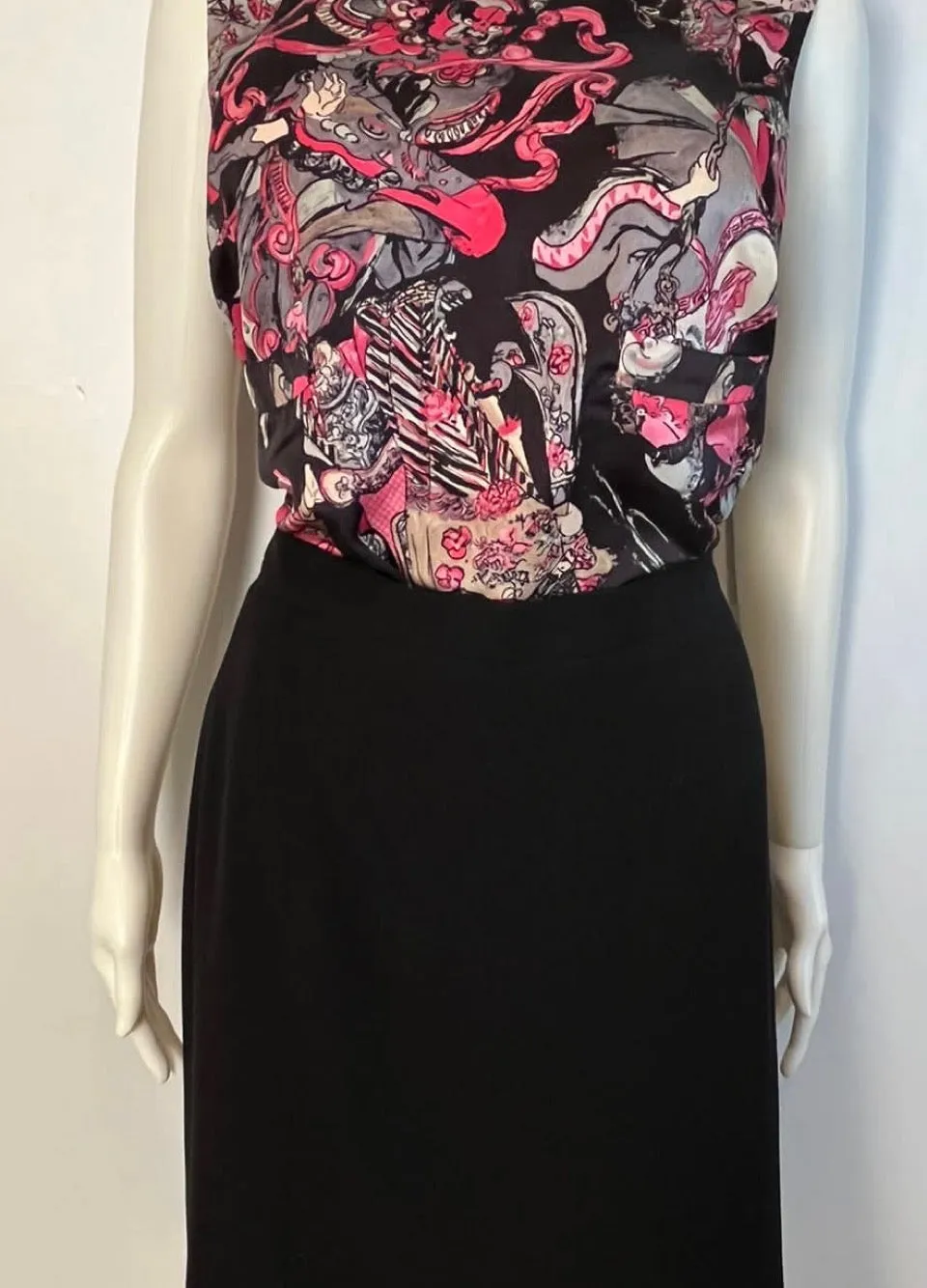 Chanel 10A 2010 Pre-Fall Paris Shanghai Black/Pink Samurai Silk Blouse FR 42 US 8/10