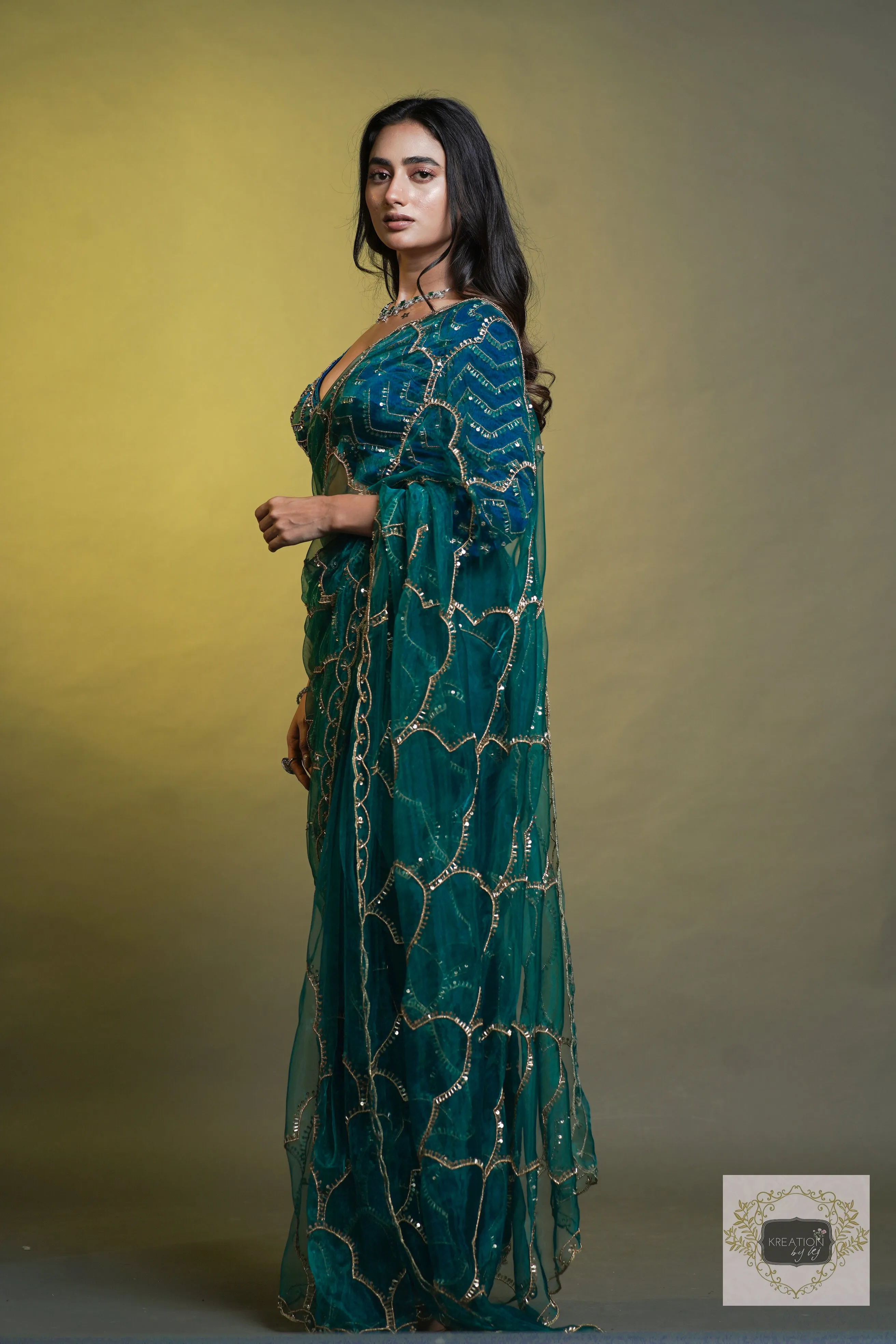 Chaudhvin ka Chand Teal Blue Saree