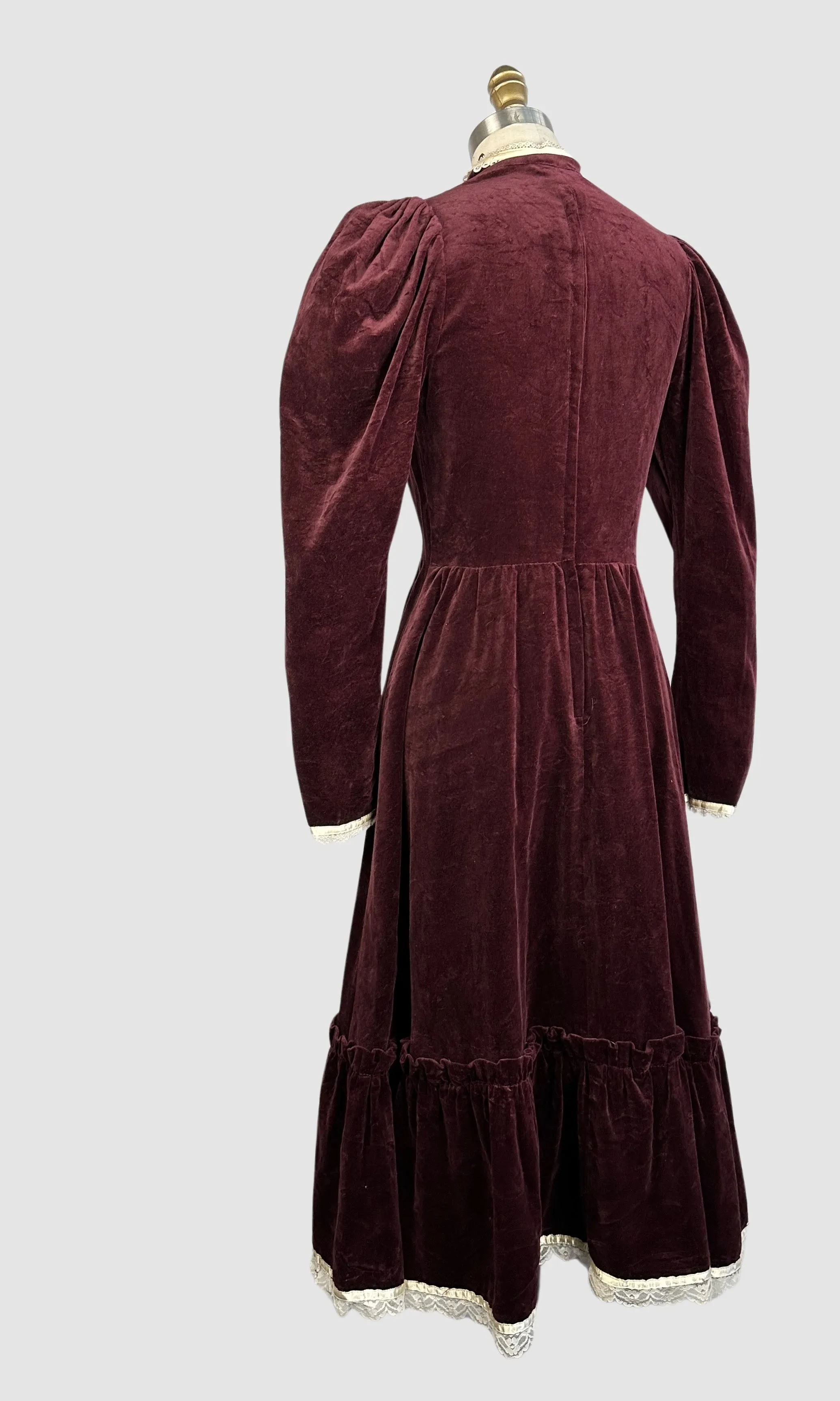 PRAIRIE TALE 70s Gunne Sax Victorian Style Velveteen Dress   Small