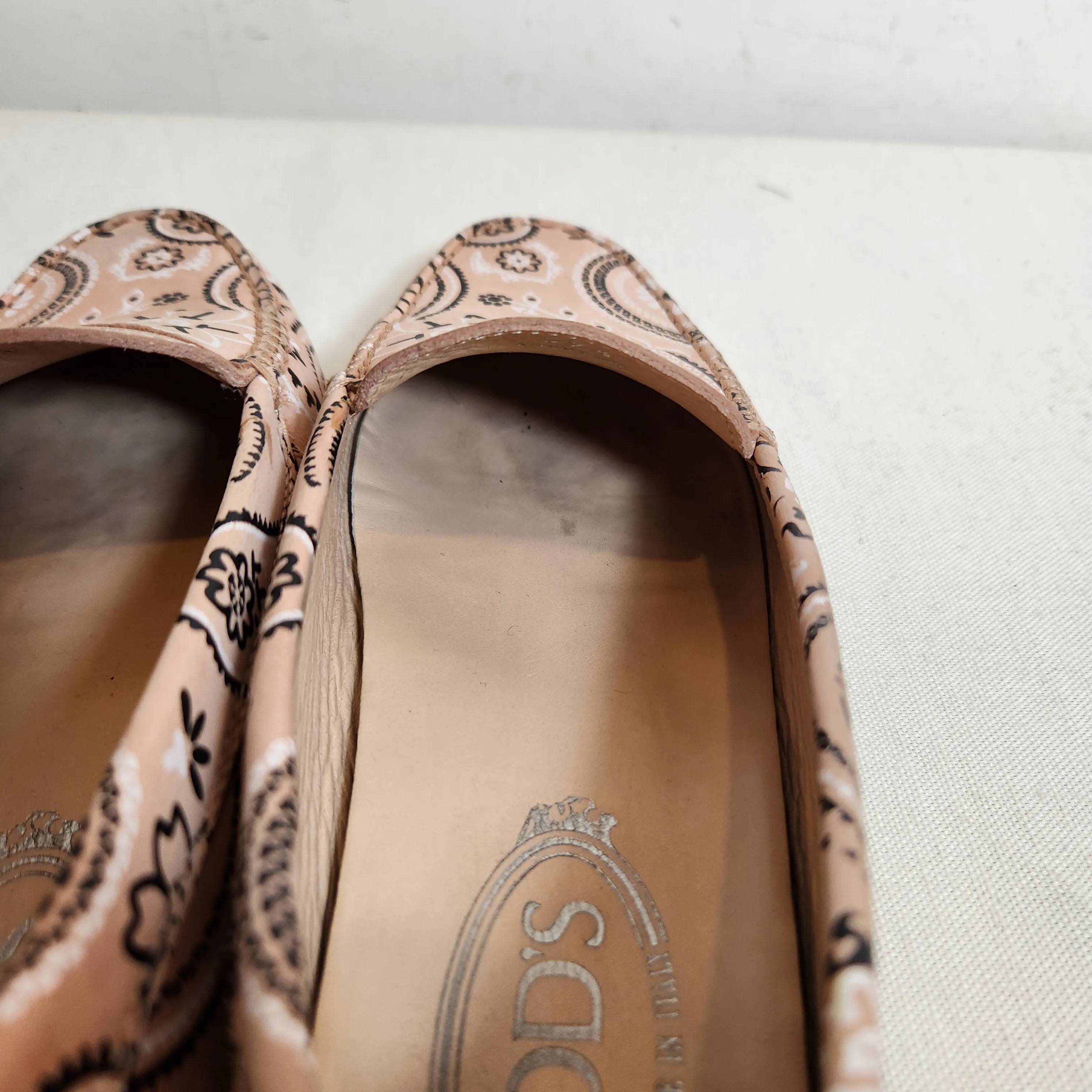 TOD'S Peach Paisley Printed Moccasin Loafers | Pre Loved |