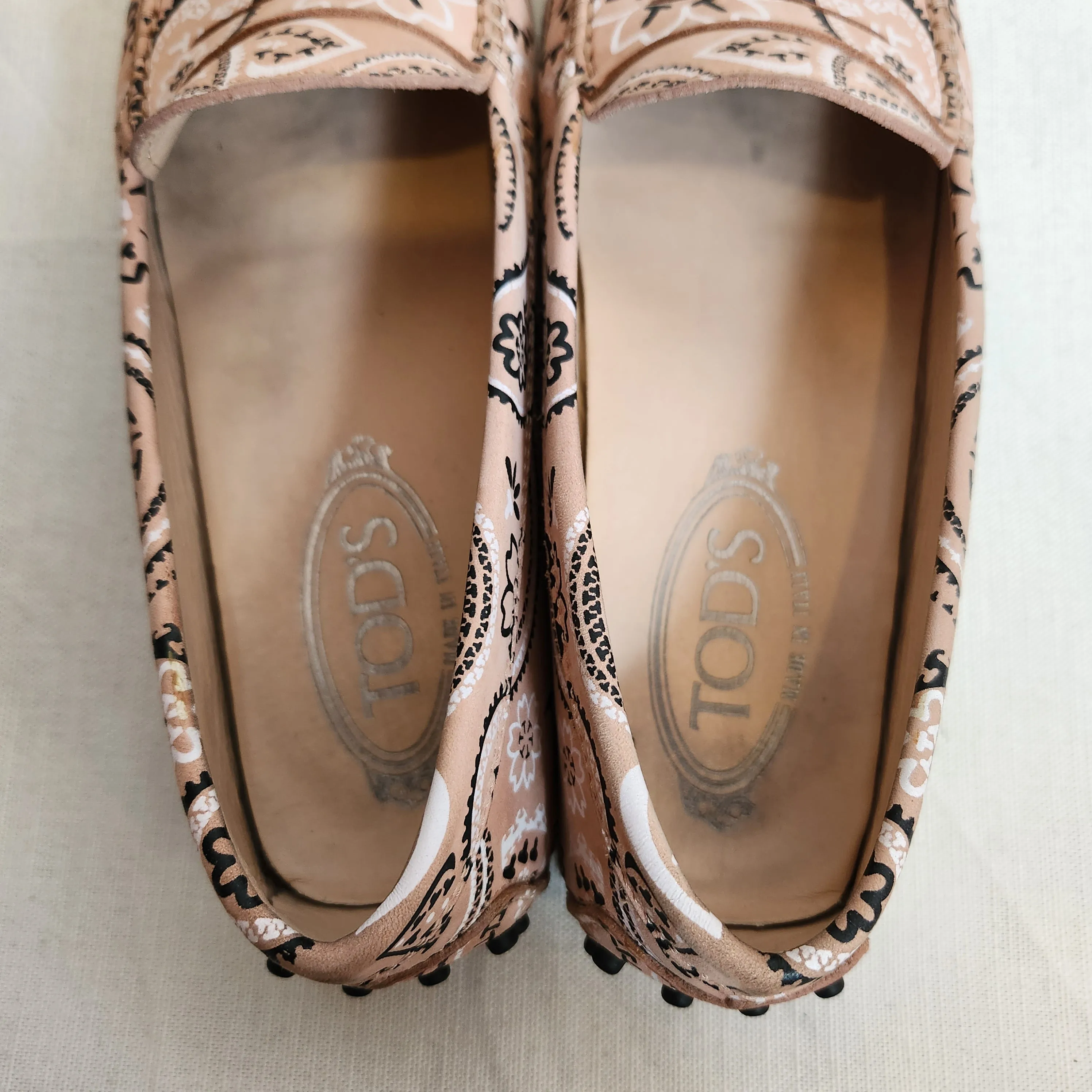 TOD'S Peach Paisley Printed Moccasin Loafers | Pre Loved |