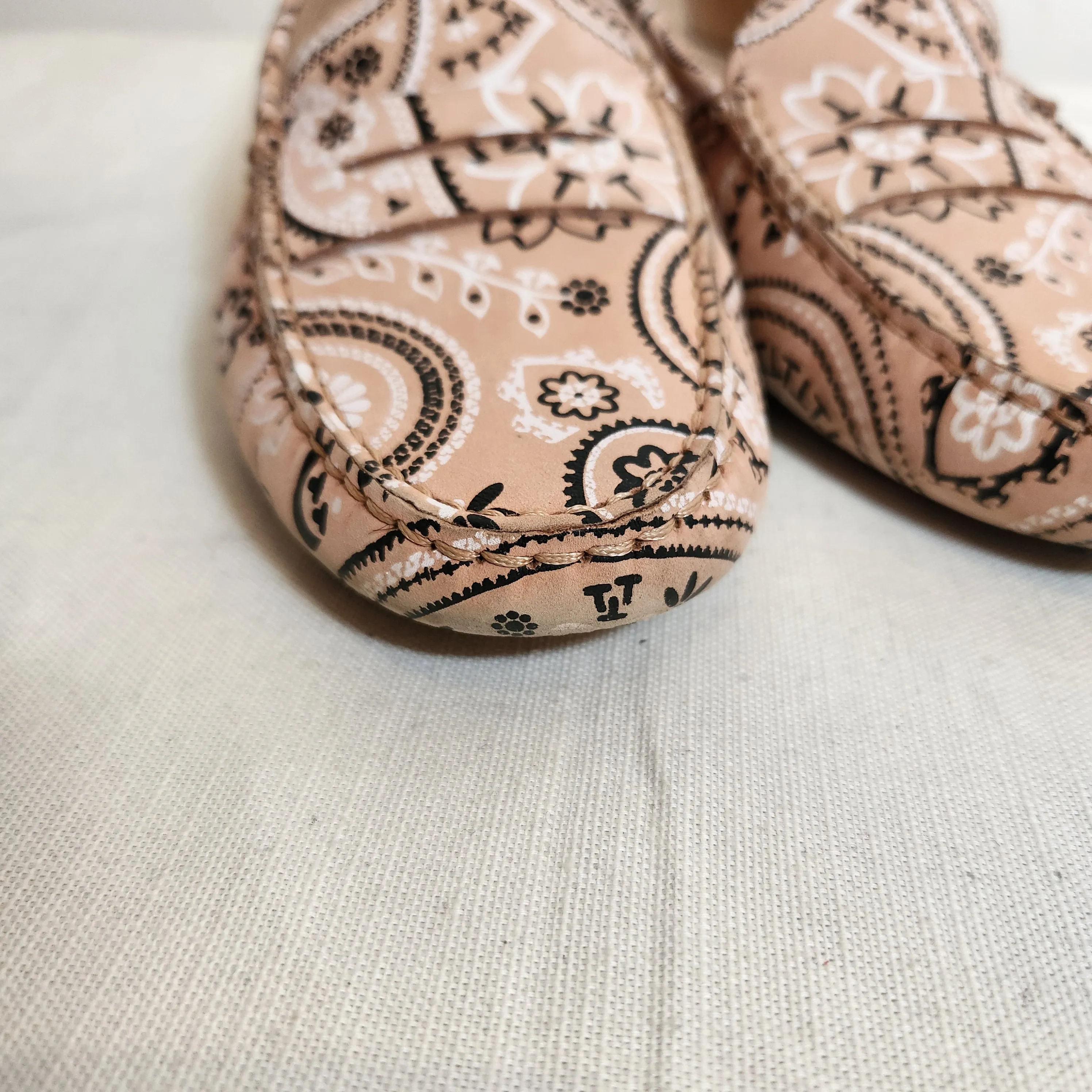 TOD'S Peach Paisley Printed Moccasin Loafers | Pre Loved |