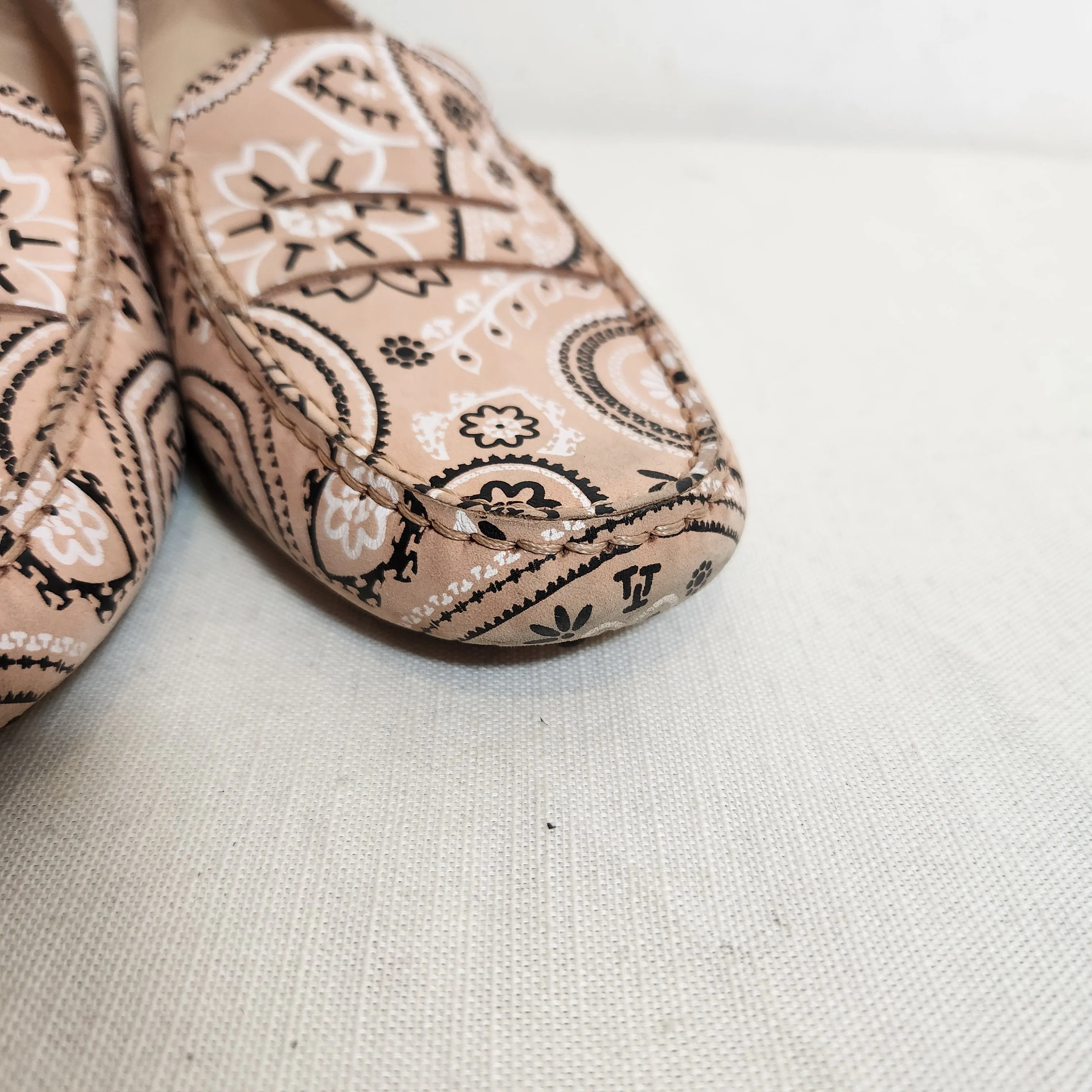 TOD'S Peach Paisley Printed Moccasin Loafers | Pre Loved |