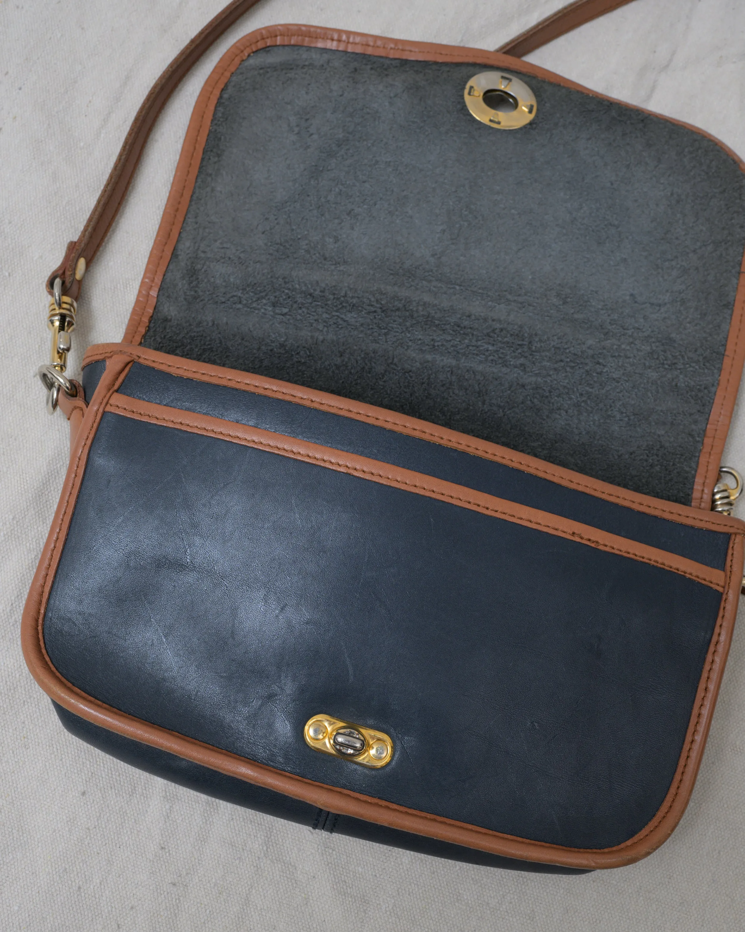 Vintage Navy   Tan Leather Bag